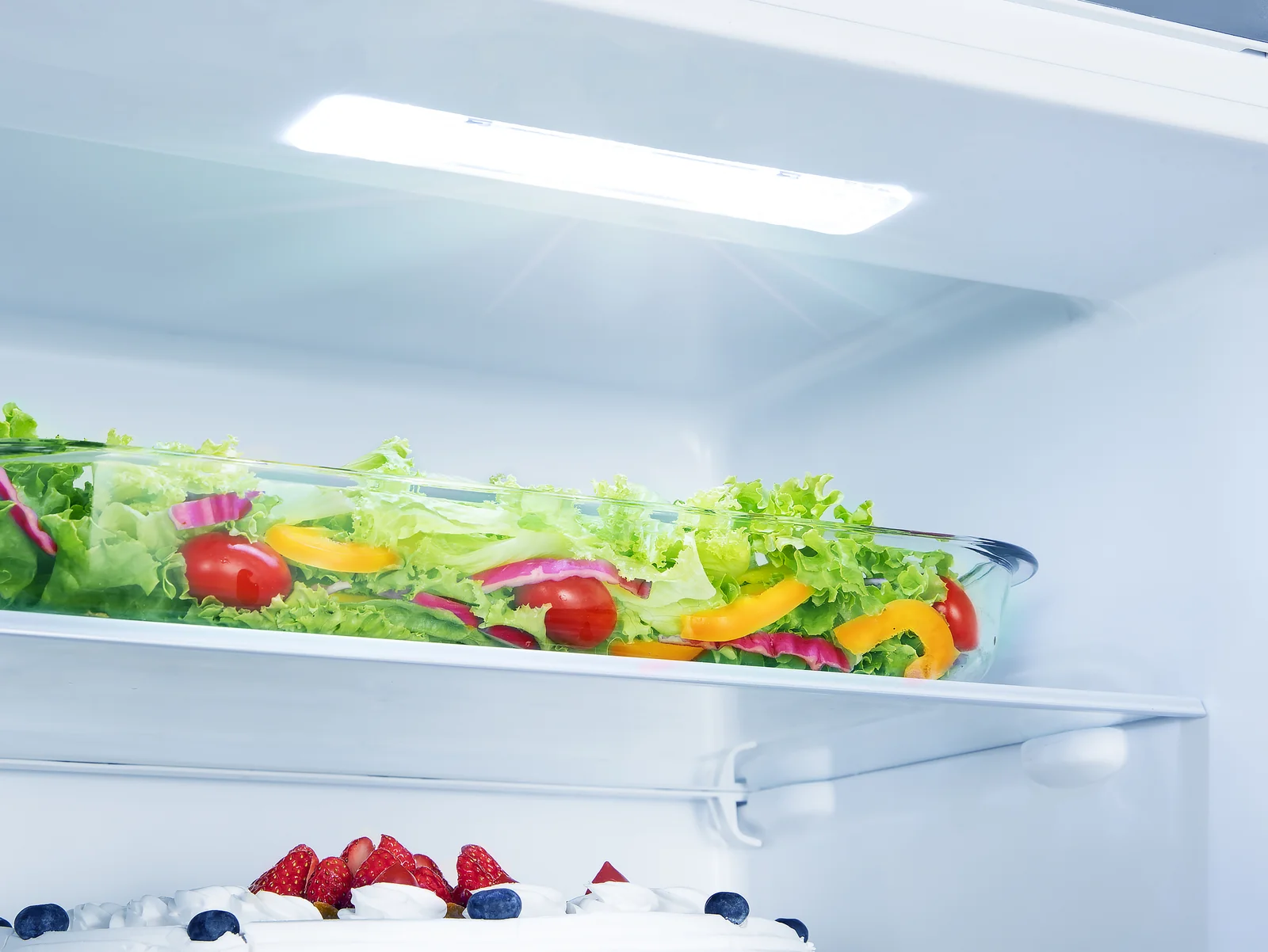 Hisense RIB291F4AWE 233L Integrated Fridge Freezer