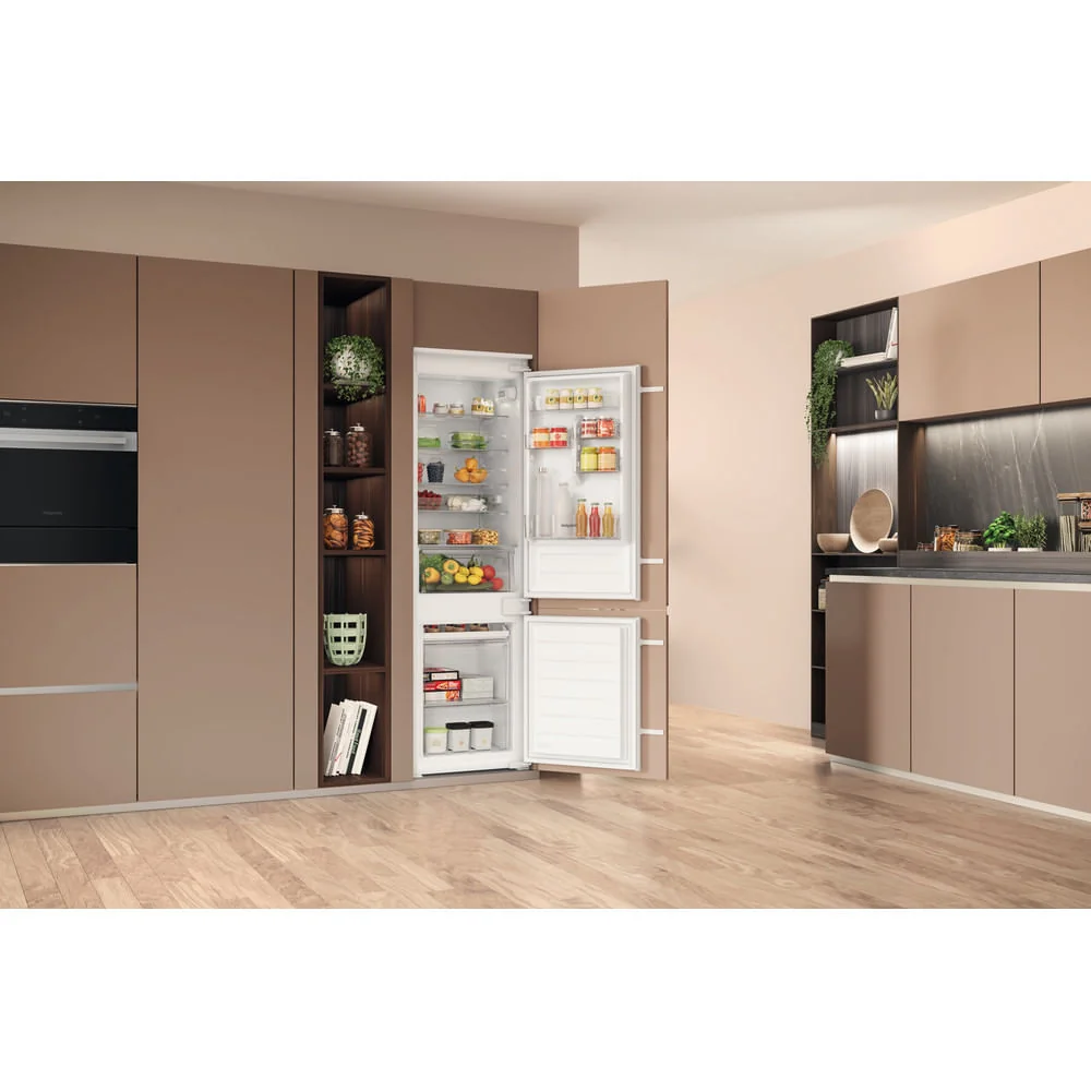 Hotpoint HTC18D011A1 268L Integrated Fridge Freezer