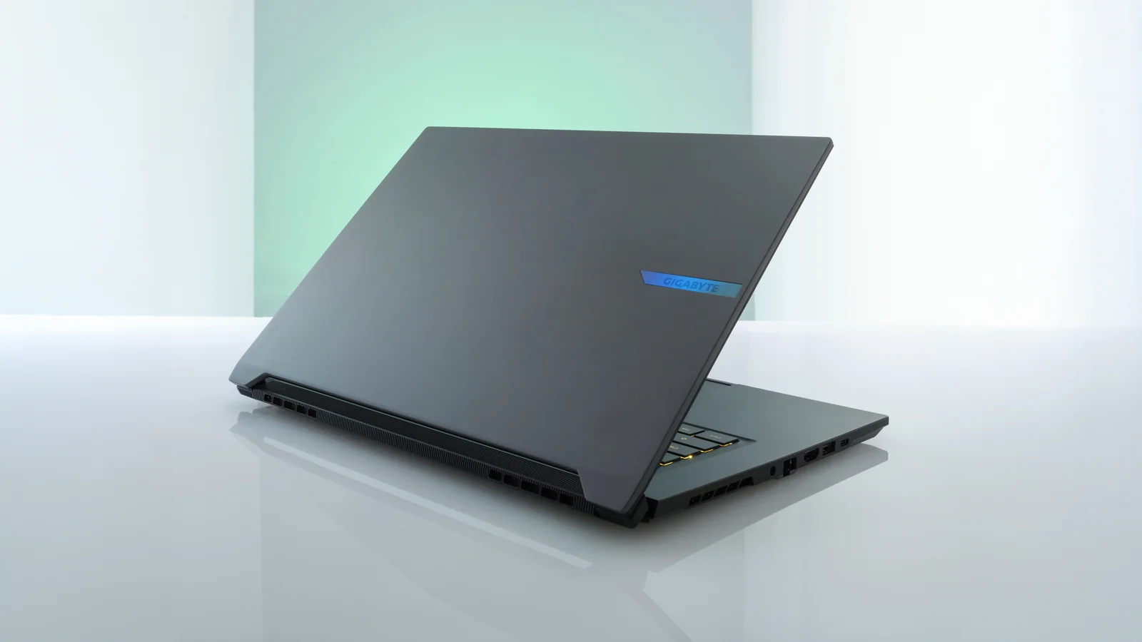 GIGABYTE AERO X16 1VH93UKC94AH laptop, 16GB RAM